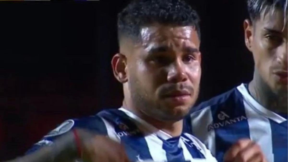 Foto: Miguel Navarro rompió en llanto ante las expresiones xenófobas de su colega paraguayo de San Pablo, Damián Bobadilla.&nbsp;