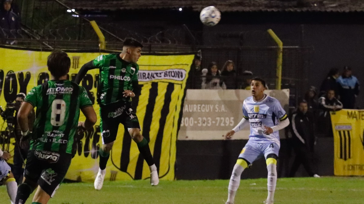 El Mirasol y el Torito, a mano en Casanova (Foto: X@Club_AlteBrown)