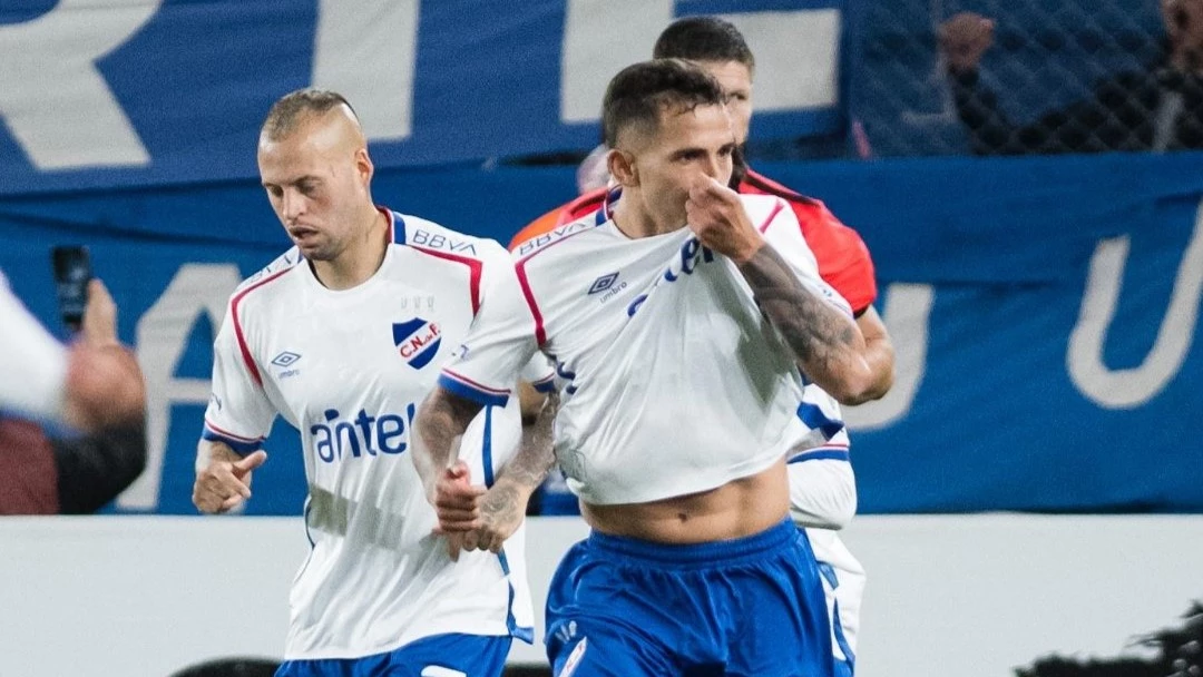 Ramírez atrás del festejo de gol del Bolso. Foto: Libertadores.