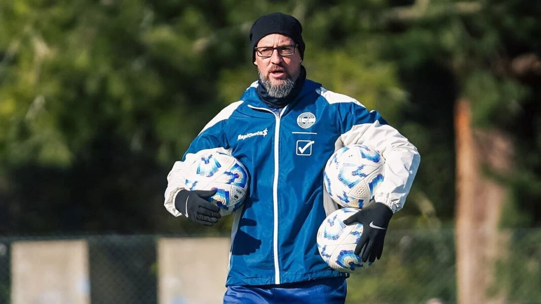 Foto: Alejandro Orfila asumió como DT de Gimnasia y Esgrima La Plata, en reemplazo de Diego Flores