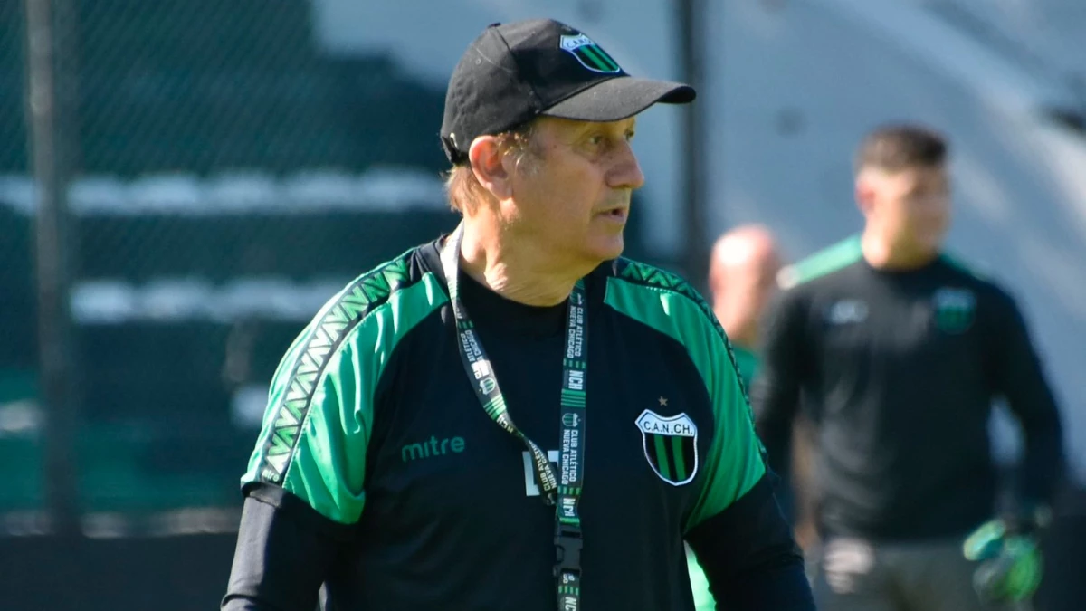 Foto:@NuevaChicago. Walter Perazzo no sigue más en Nueva Chicago, tras la caída con Temperley