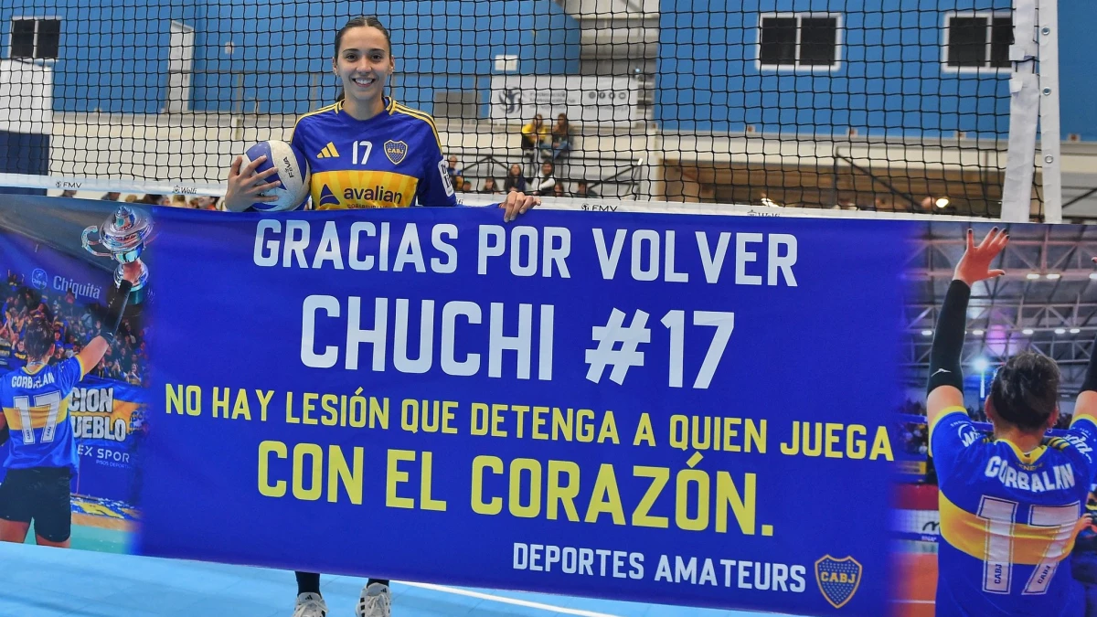 Chuchi con la pancarta que le dedicó el club. Foto: @_BocaClub