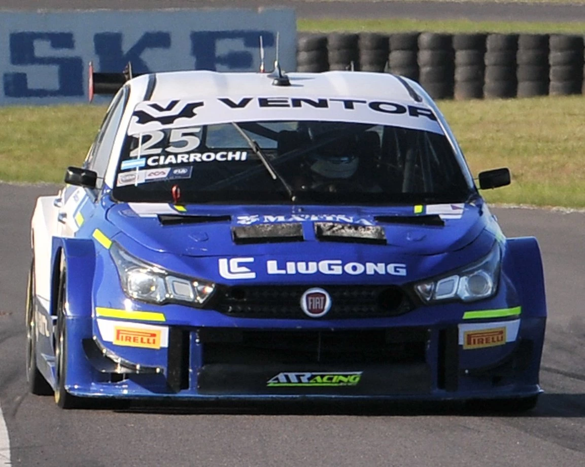 Foto:@SuperTC2000. El cordobés Ciarrocchi, con Fiat, se impuso en la final del TC 2000 en Rosario