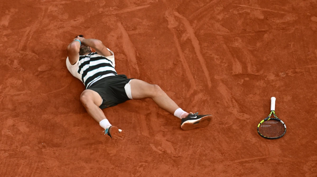 Alcaraz ganó un partido de leyenda (Foto: X@rolandgarros).