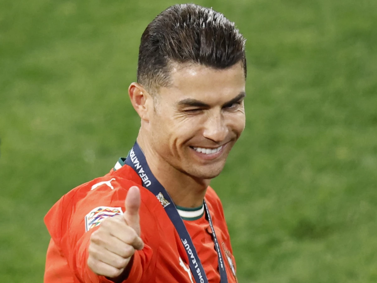 Cristiano Ronaldo con la medalla de la Nations League | Foto X@UEFAEURO