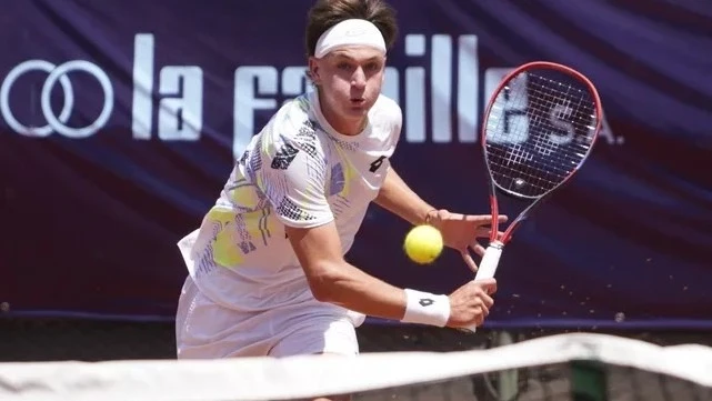 Foto: El rosarino Luciano Ambriogi quedó al margen del Challenger de Santa Fe.