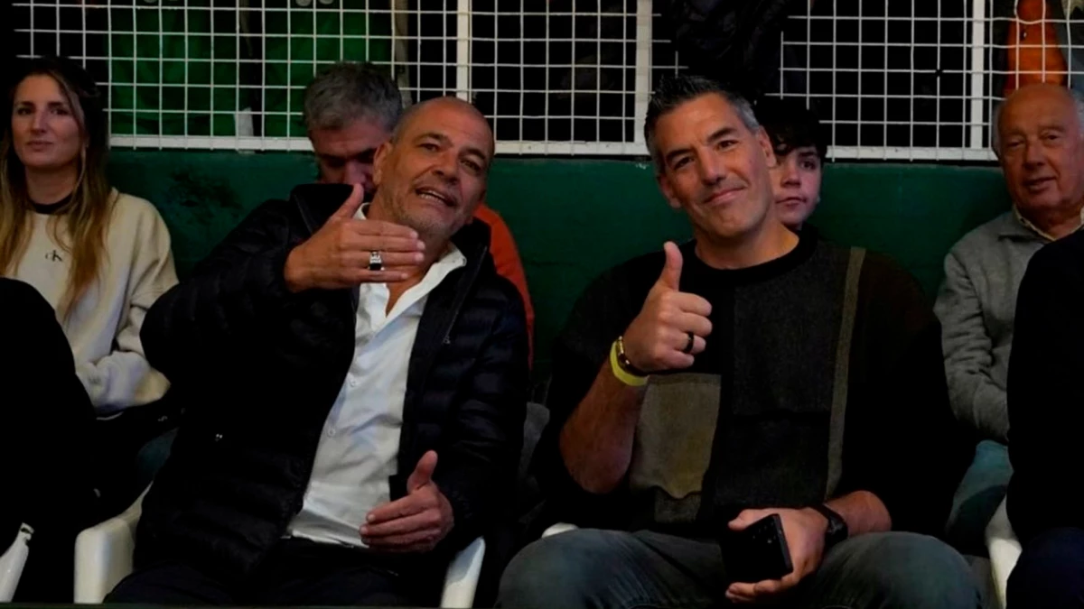 Sergio Hernández y Luis Scola, presentes en el Héctor Etchart, para seguir en vivo el duelo entre Ferro y Boca | Foto: X @FerroOficial