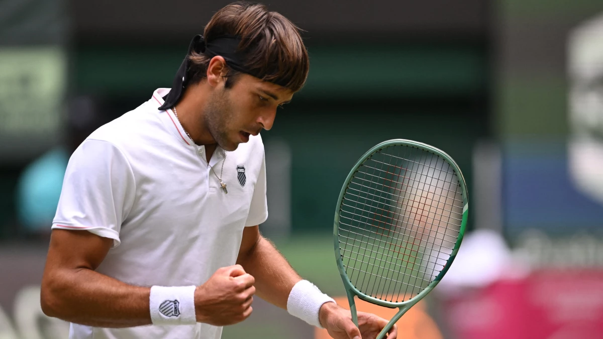 Triunfazo de Etcheverry en el césped de Halle. Foto: @atptour