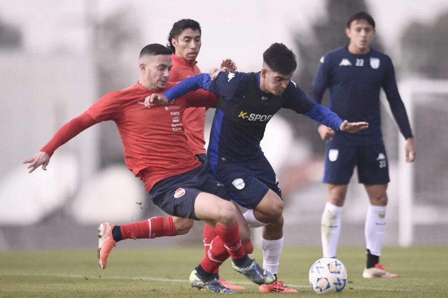 Foto: Atlético Tucumán le ganó un amistoso de preparción a Independiente jugado en dos tiempos de 30 minutos&nbsp;