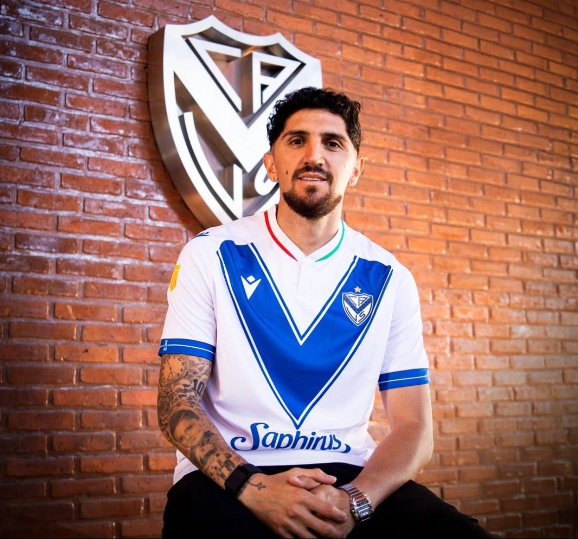 Foto:@Velez. El mediocampista ofensivo Diego Valdés es la segunda cara nueva de Vélez Sarsfield