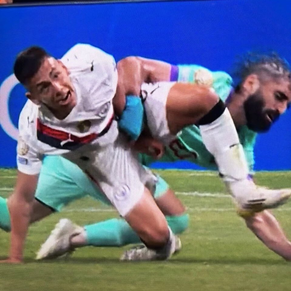 Foto: El momento de la lesión del “Diablito” ante Al Ain.