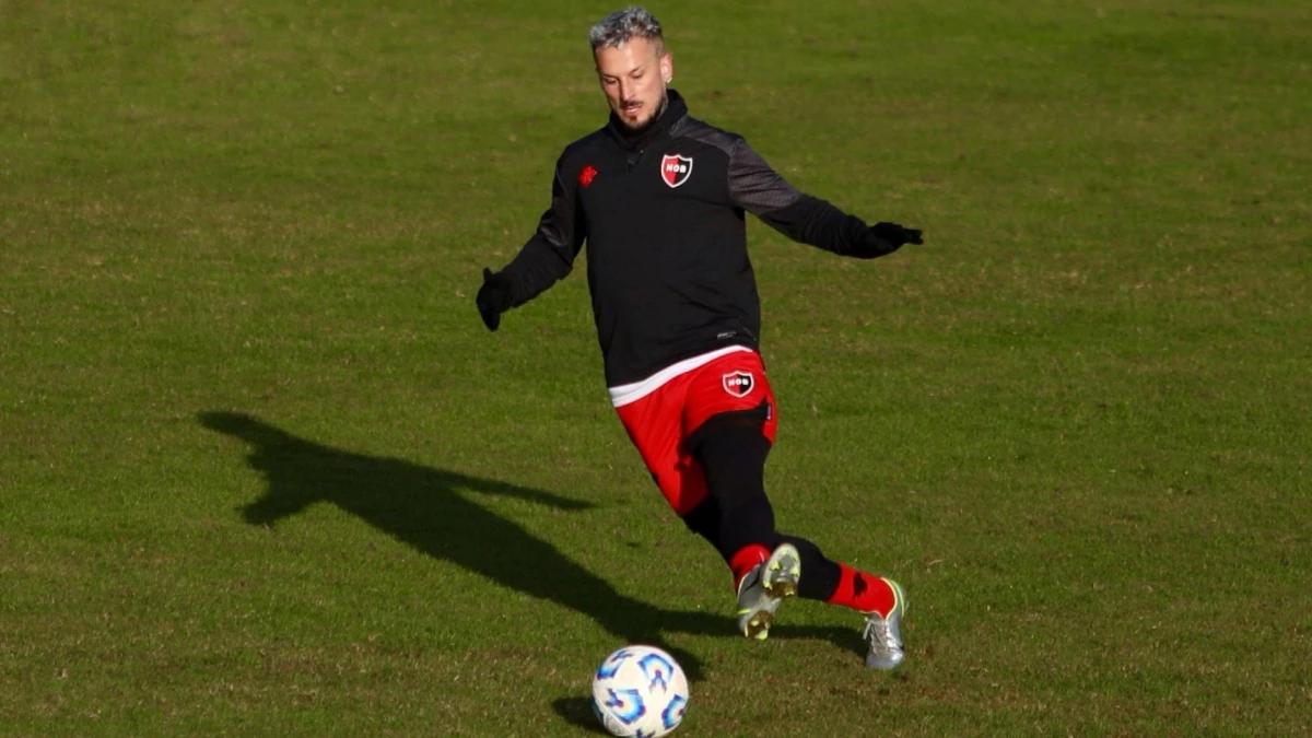 Foto:@Newells. El centrodelantero goleador marcó por duplicado en el amistoso de Newells sobre Atlético Carcarañá.