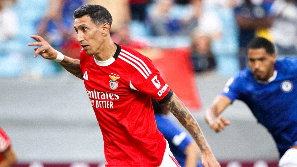 Angel Di María ejecuta el penal que llevo al Benfica al alargue. foto: @fifa