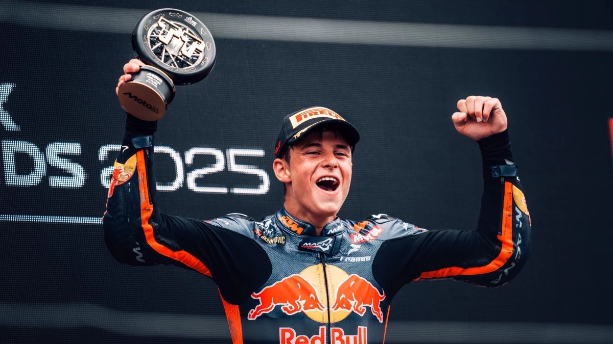 El festejo de Perrone en el podio. Foto: tech3racing