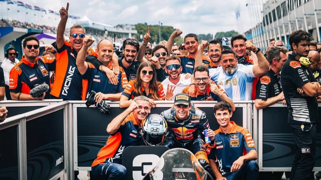 La felicidad de todo el equipo por el tercer puesto de Valentín. Foto: @valentinperrone73