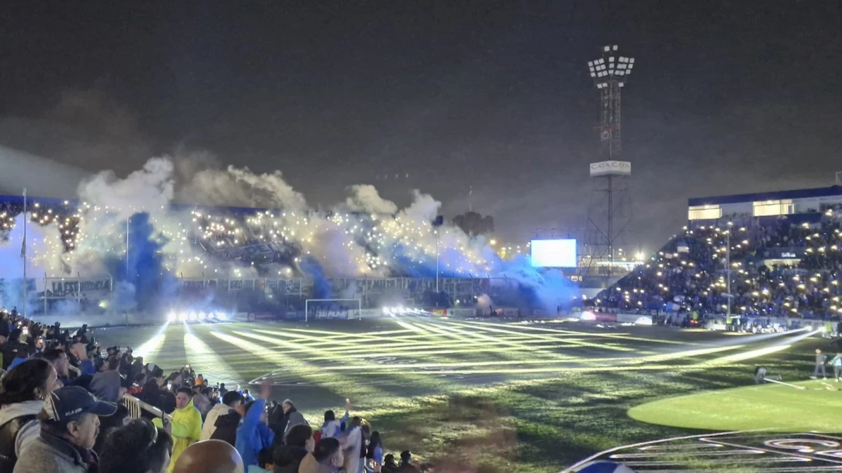 Más de 20 mil hinchas del Tomba disfrutaron la vuelta a casa. Foto: @ContiGonza