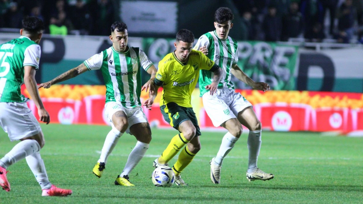 Foto: Banfield y Defensa y Justicia, iguales pero diferentes.
