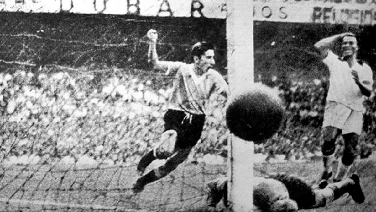 Foto: Alcides Ghiggia, autor del gol de la victoria que hace 75 años dejó en silencio a un Maracaná desbordado por 200 mil hinchas &nbsp; &nbsp;