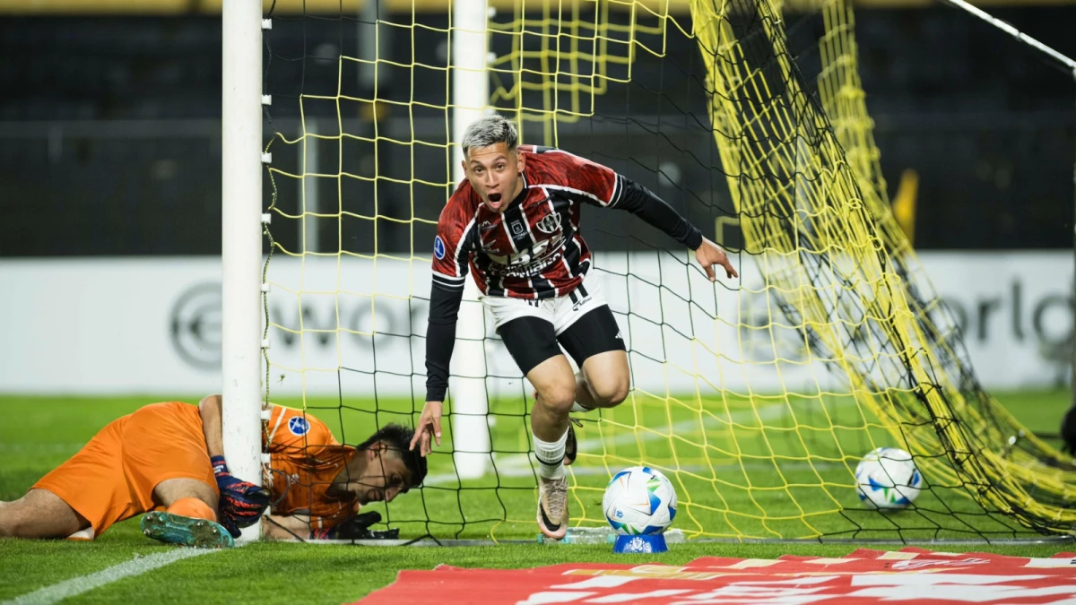 Foto: Matías Perello festeja el primer gol del partido que abrío el camino de la clasificación para Central Córdoba ante Cerro Largo&nbsp;
