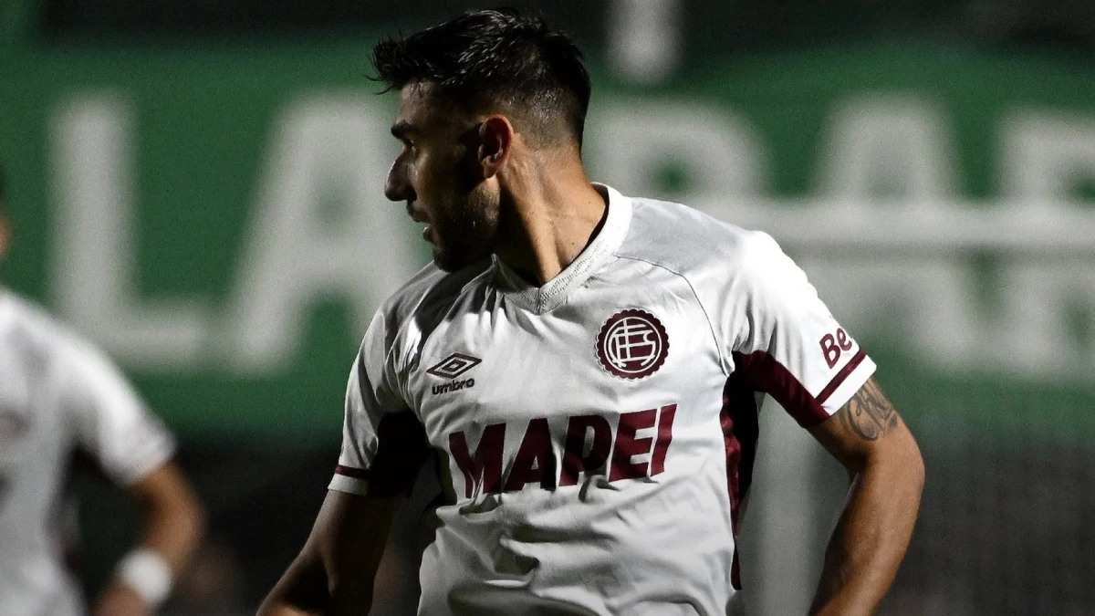 Eduardo “Toto” Salvio tuvo un buen partido ante Sarmiento | Foto X@clublanus