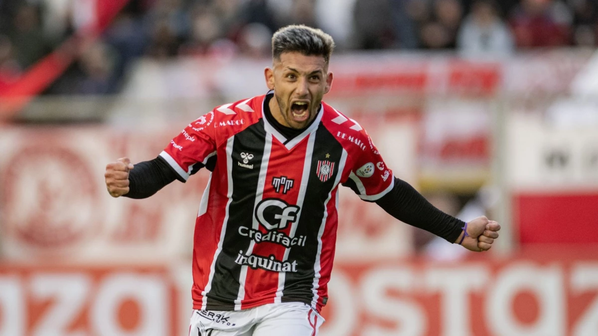 Foto: Prensa Chacarita. Juan Cruz González inicia la celebración por el segundo gol del Funebrero.&nbsp;