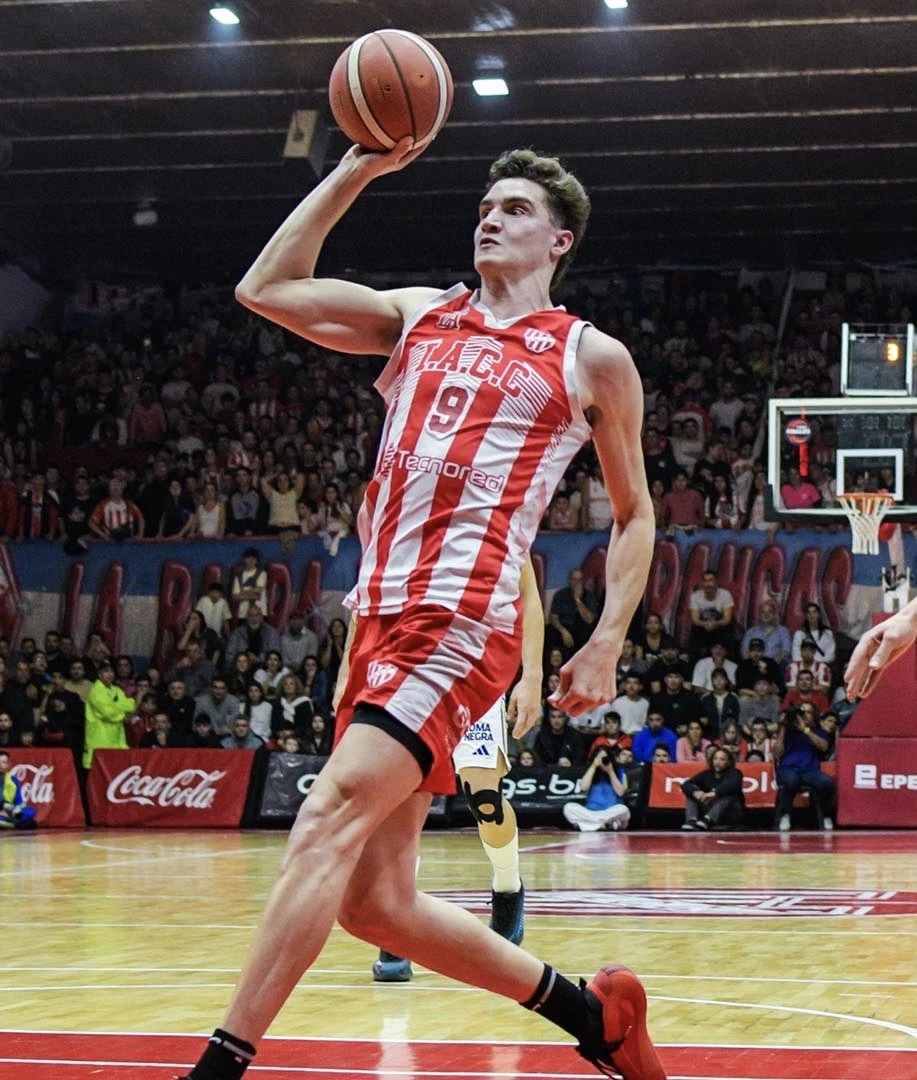 Foto:@InstitutoACC. El ala pivote de San Nicolás se despidió del público de Instituto: “Gracias por tanto cariño, que sea con Gloria”
