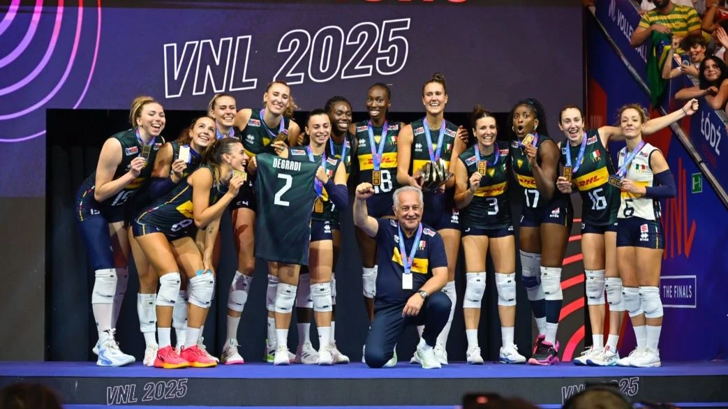 Julio Velasco festejó otro título con la selección de Italia | Foto X@iVolleymagazine