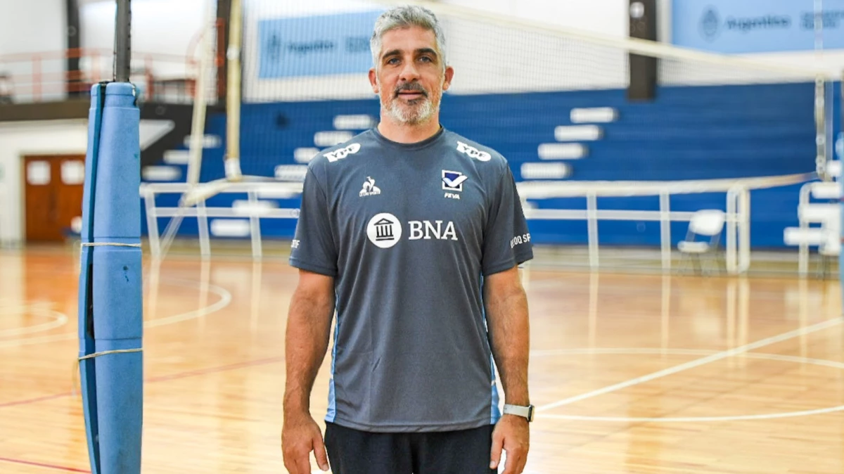 Foto: Feva. Fernández destacó la buena talla de altura de los juveniles argentinos que jugarán el Mundial.