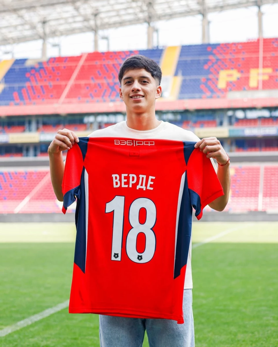 Foto:X de CSKA Moscú. El mediapunta Lionel Verde fue presentado como refuerzo: 6,5 millones de dólares por el 90 por ciento del pase