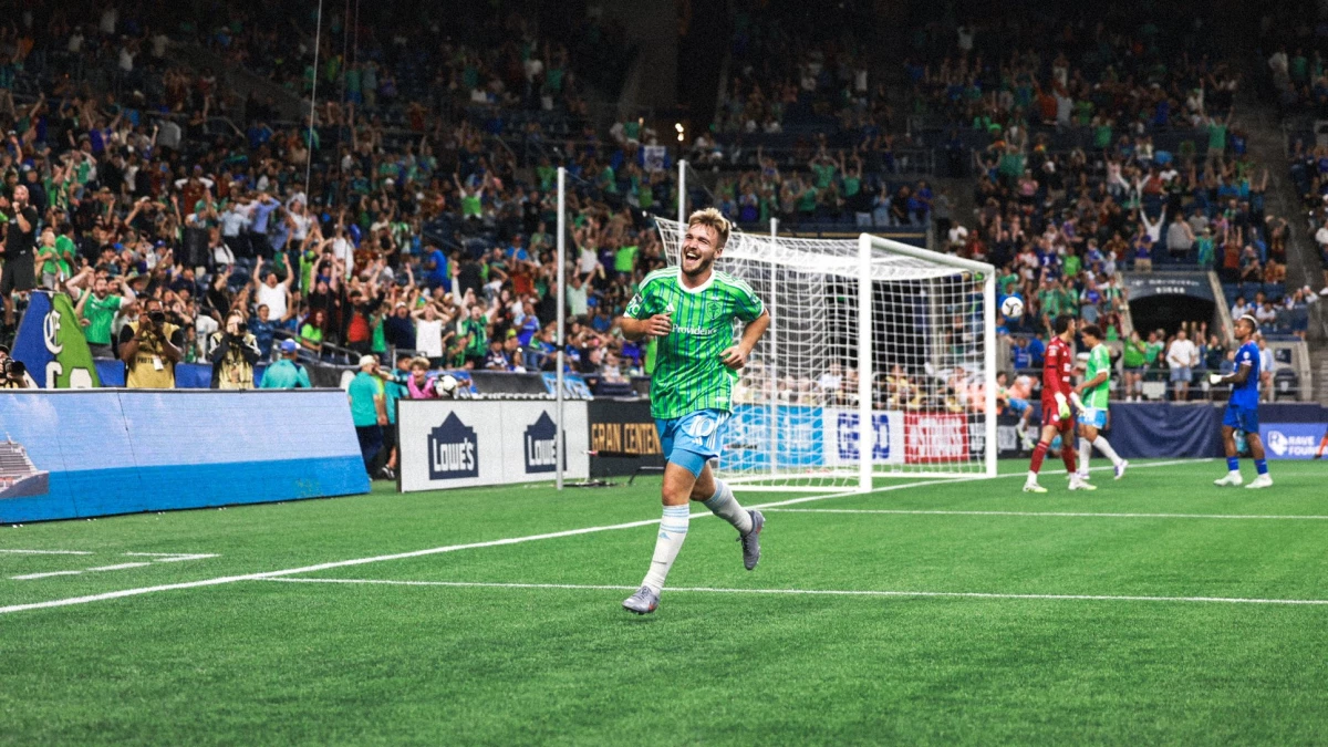 Pedro De La Vega anotó un golazo digno de Puskás | Foto X@SoundersFC