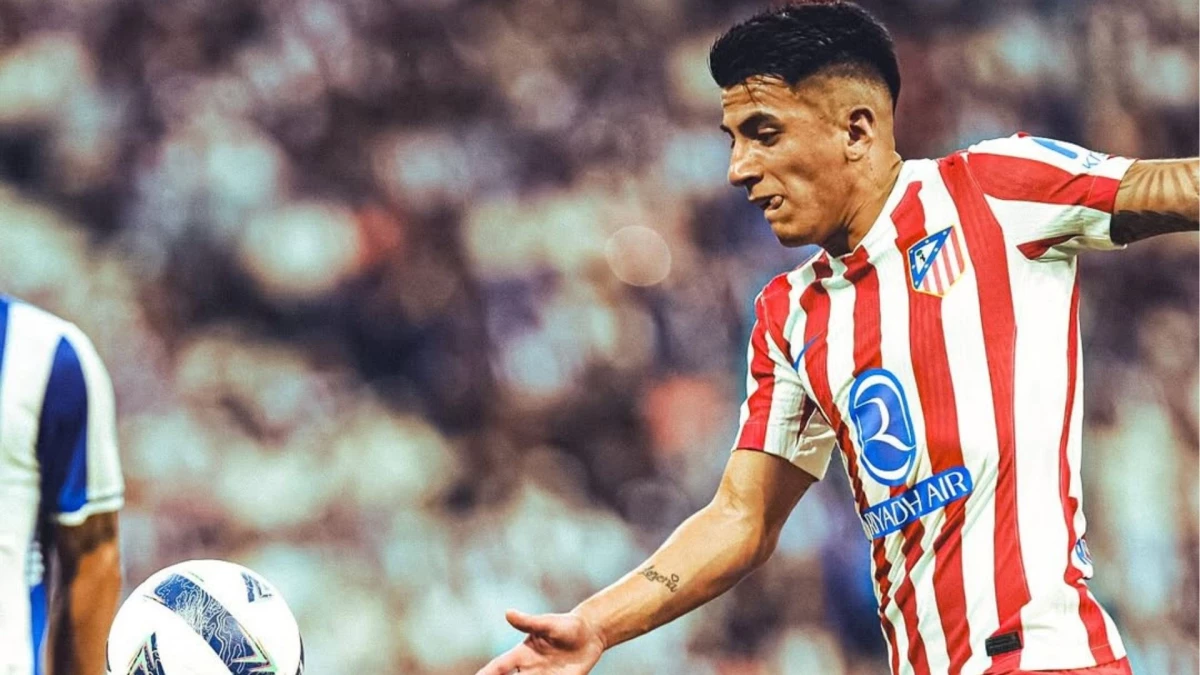 El ex Vélez sufrió una lesión en el sóleo y será baja por 3 semanas. Foto: X @Atleti