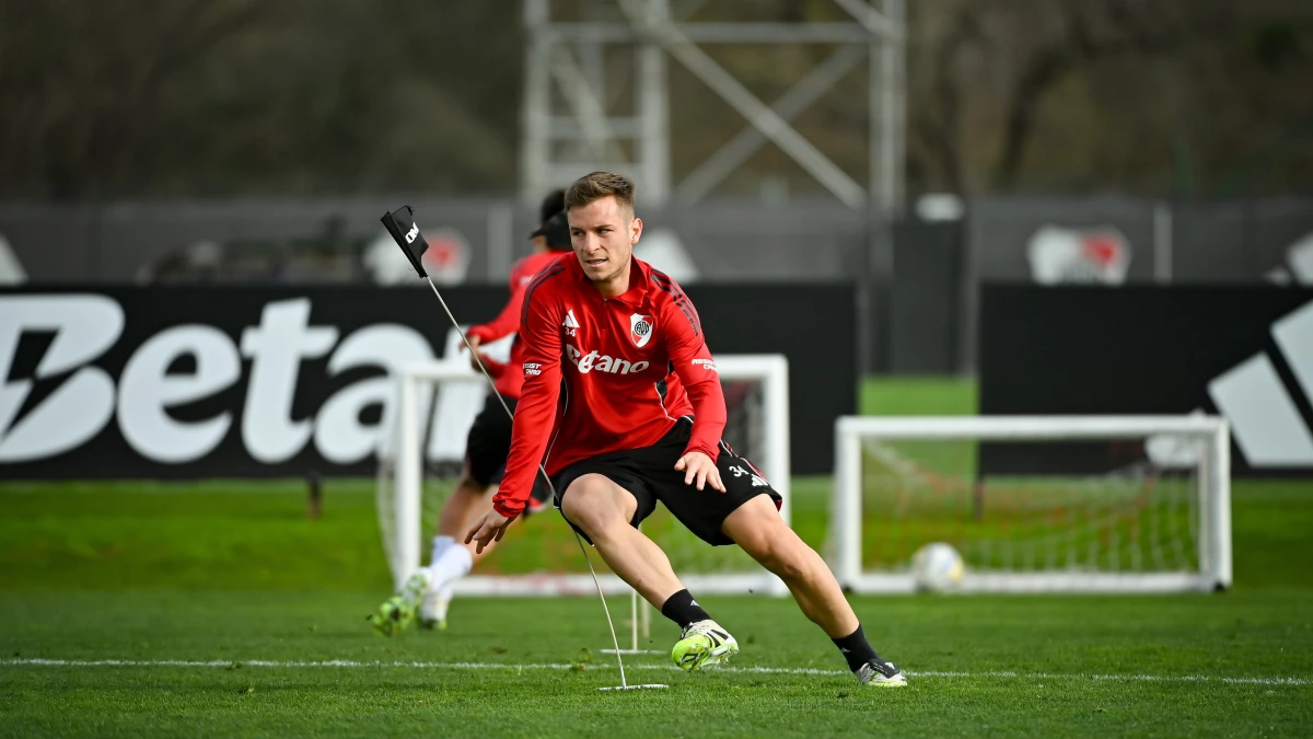 Foto: Prensa River. Giuliano Galoppo tiene chances de ser titular por primera vez en el año la expulsión de Fausto Vera.&nbsp;