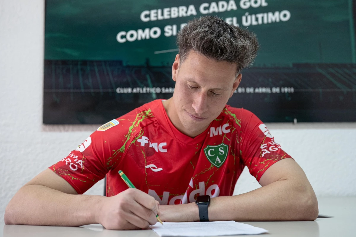 Foto:@CASarmientoOf. El arquero Devecchi firmó contrato por seis meses con Sarmiento de Junín. Fue prestado por San Lorenzo