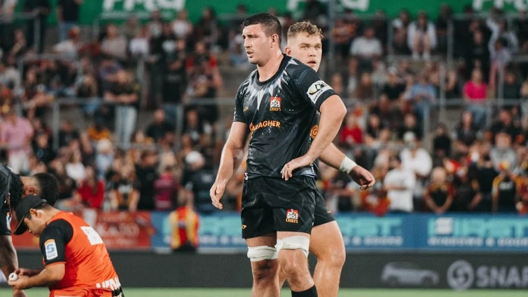 El tercera línea Simon Parker cuenta con chances de sumar minutos para los All Blacks ante Los Pumas. Foto: chiefsrugby