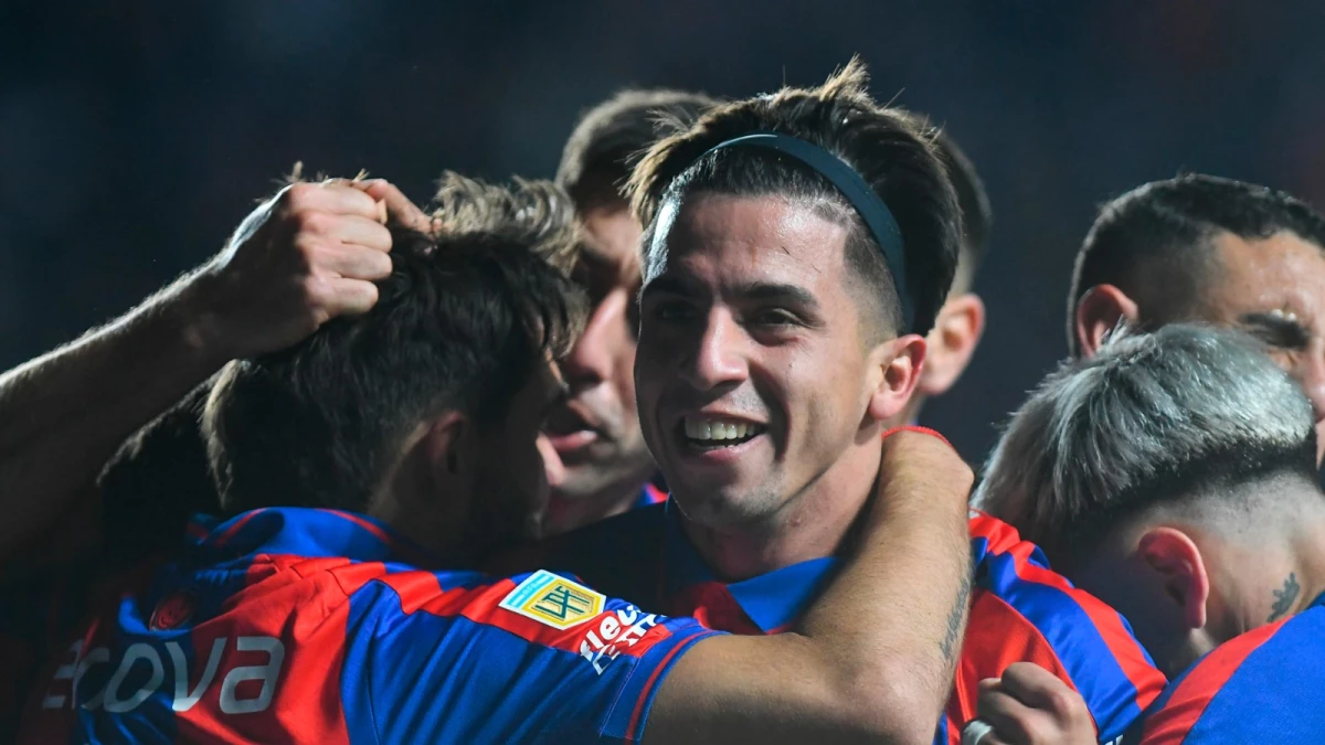 Cuello sonríe en su festejo ante Vélez en el Gasómetro | Foto: Eliana Obregón