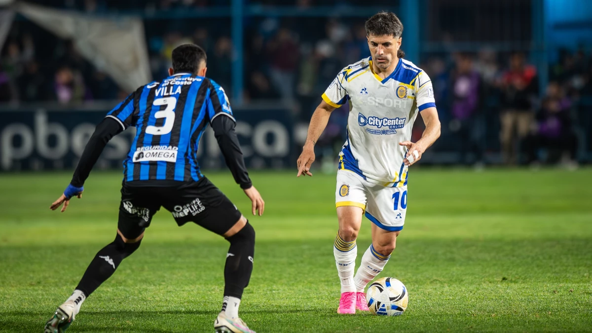 La controla Malcorra ante la marca de Villa | Foto X@RosarioCentral