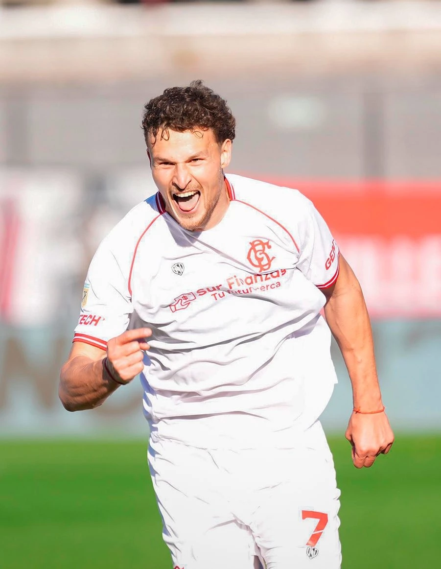 Facundo Bruera festeja uno de sus goles en la victoria de Barracas Central ante Aldosivi por 3 a 1. Foto: @barracascentral&nbsp;