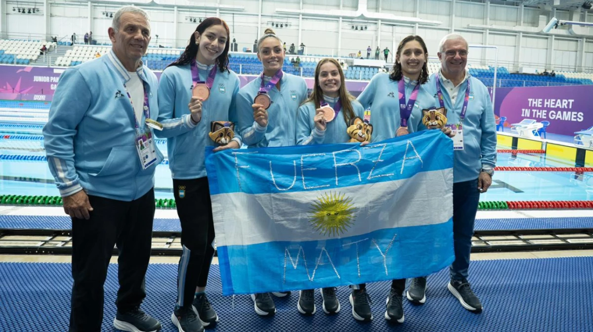 El equipo femenino de relevos (Foto: Prensa COA).