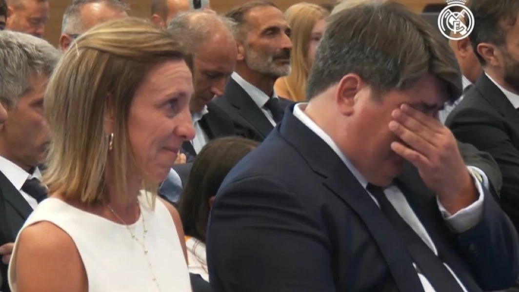 La emoción de los padres de Mastantuono. Foto: Captura de pantalla.