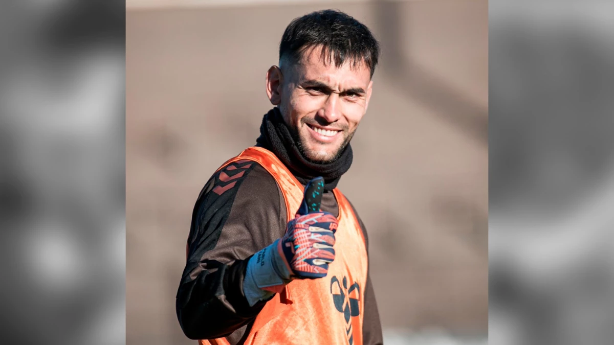 Foto:@caplatense. El arquero Cozzani emigrará al fútbol de Arabia Saudita