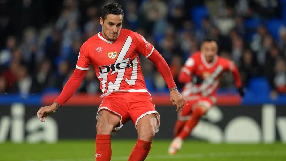 El argentino Oscar Trejo fue titular en la victoria de Rayo Vallecano por Conference. foto: @uefa&nbsp;