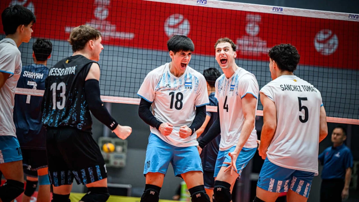 Foto: Fivb. En el primer set los pibes festejaron y casi se llevan al quinto el partido pero no pudieron en el punto final.