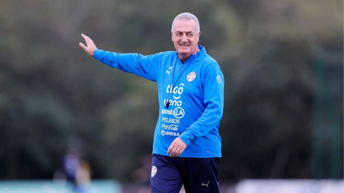 Foto:@Albirroja. El entrenador Gustavo Alfaro confía en la clasificación de su equipo al Mundial 2026