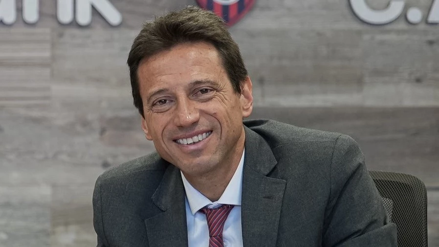 Foto: Moretti sonríe, el resto de San lorenzo no.