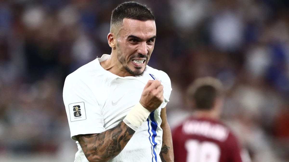 Dimitrios Kourbelis levanta al estadio de El Pireo tras su gol para Grecia. foto: @uefa