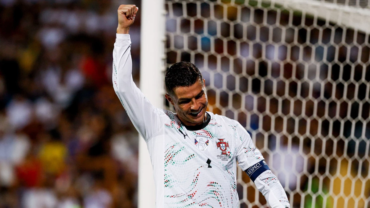 Cristiano Ronaldo festeja uno de los goles de su doblete ante Armenia. foto: @uefa