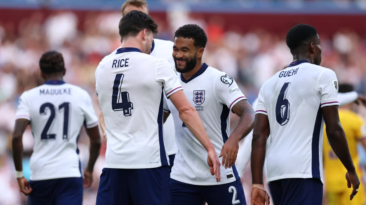 Jugadores ingleses saludan a Declan Rice por su gol ante Andorra. foto: @uefa