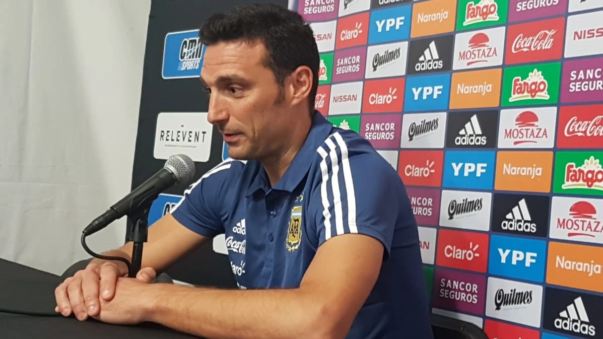 La conferencia de prensa de Scaloni luego del triunfo 3-0 ante Guatemala. Foto: AFA.