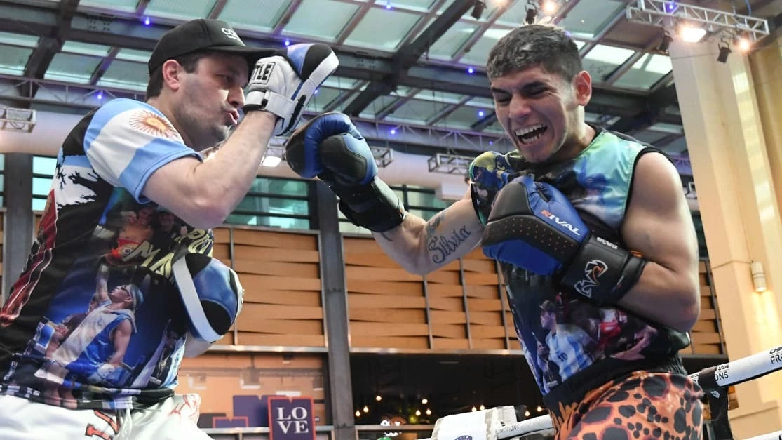 Fernando “Puma” Martínez realizó un entrenamiento abierto de cara a su pelea con el estadounidense Jesse “Bam Bam” Rodríguez. Foto: Alfredo Luna