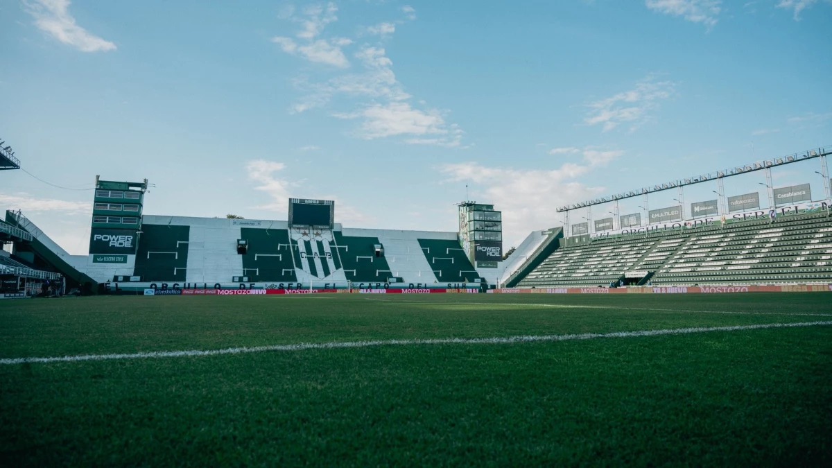 El Lencho Sola recibirá la final de la Libertadores femenina. Foto: Banfield.